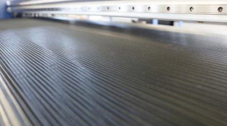 Roll-to-roll application, precise belt guide and pressure-free transmission 